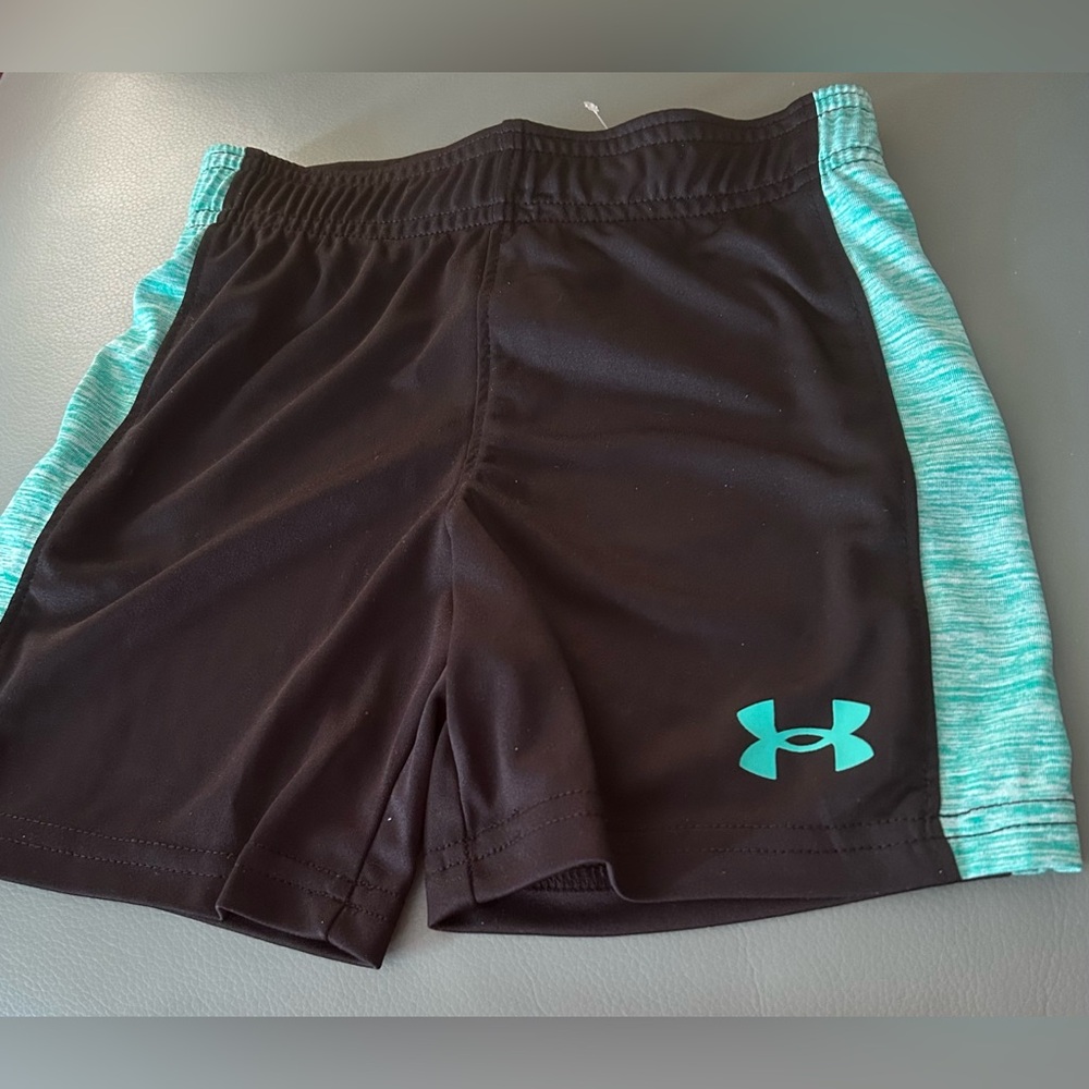 Under Armour Boy’s Shorts Size 4 NEW Teal Accents